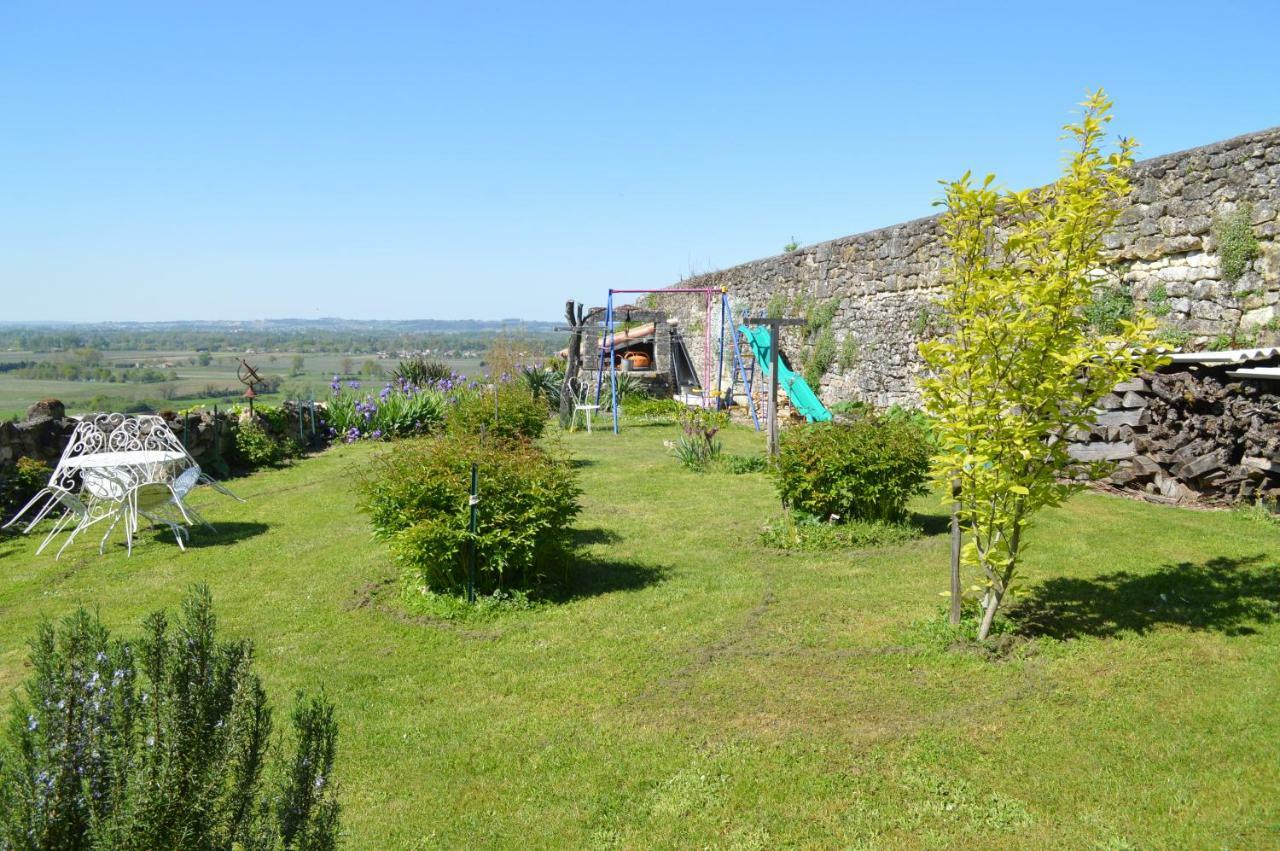Le Prieure Bed & Breakfast Saint-Pey-de-Castets ภายนอก รูปภาพ