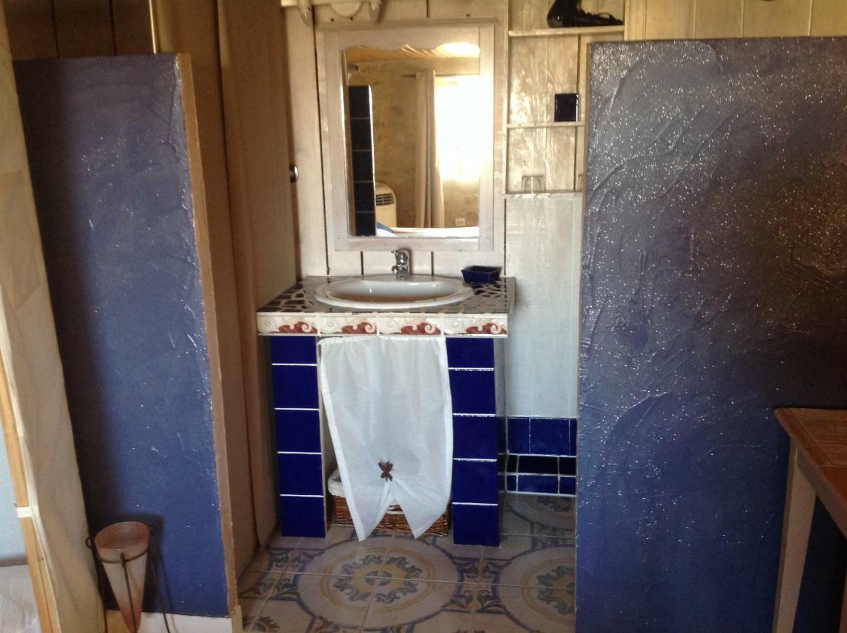 Le Prieure Bed & Breakfast Saint-Pey-de-Castets ภายนอก รูปภาพ