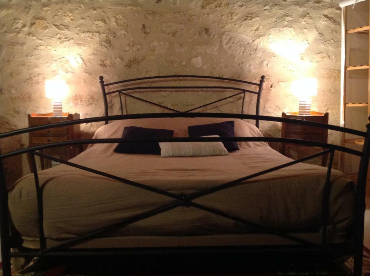 Le Prieure Bed & Breakfast Saint-Pey-de-Castets ภายนอก รูปภาพ